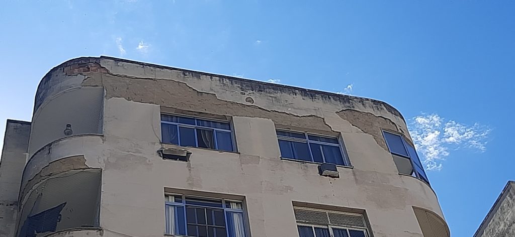 TESTE DE PERCUSSÃO NA FACHADA DE PRÉDIO